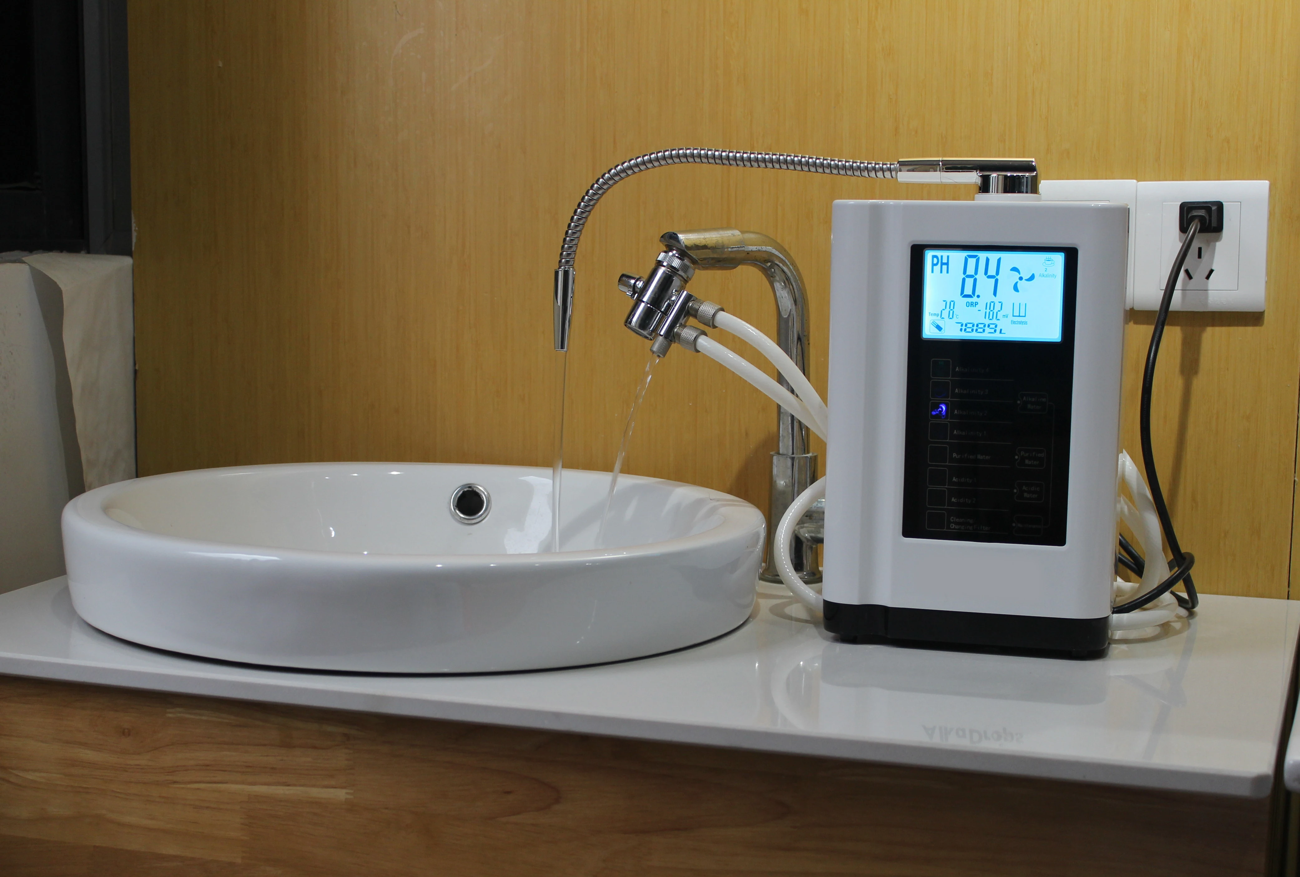 Сменная насадка для крана только для аппаратов с ионизатором щелочной воды 1