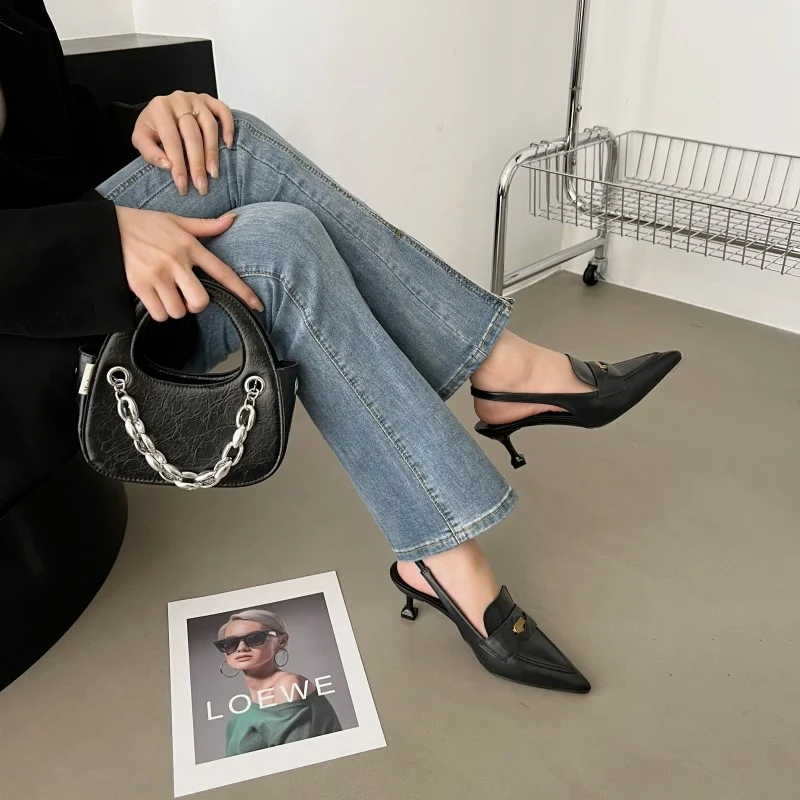 Женские босоножки с острым кошачьим каблуком, украшенные золотыми монетами, на показе 2023 года, стиль Baotou, французские винтажные тонкие туфли на высоком каблуке с мелким носком 2