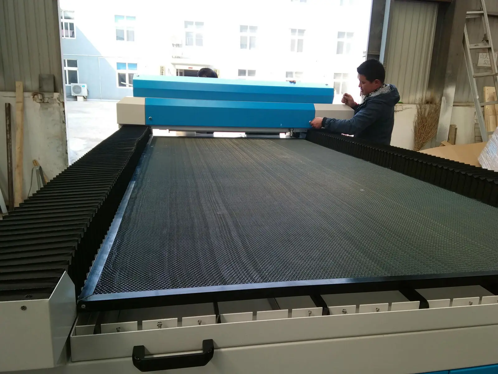 Сотовый рабочий стол 400 мм x 800 мм Настраиваемый размер Рабочей кровати Лазерные детали для станка для резки CO2-лазером 