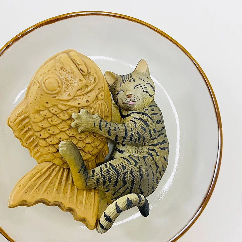 Япония Игрушка Гашапон Funabashi Cat Gashapon Wave Play Модель, Держащая В Руках Готовую Фигурку Тайяки Gacga Toys 1